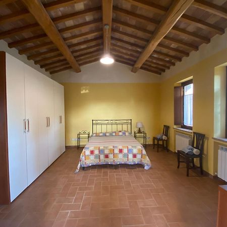 Agriturismo Sant'Angelo Holiday Farm Apartment Gualdo Cattaneo Bagian luar foto