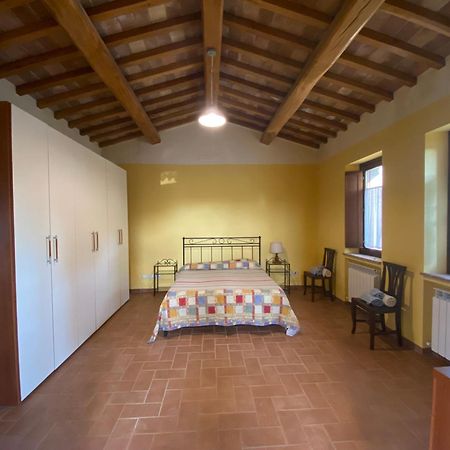 Agriturismo Sant'Angelo Holiday Farm Gualdo Cattaneo Bagian luar foto