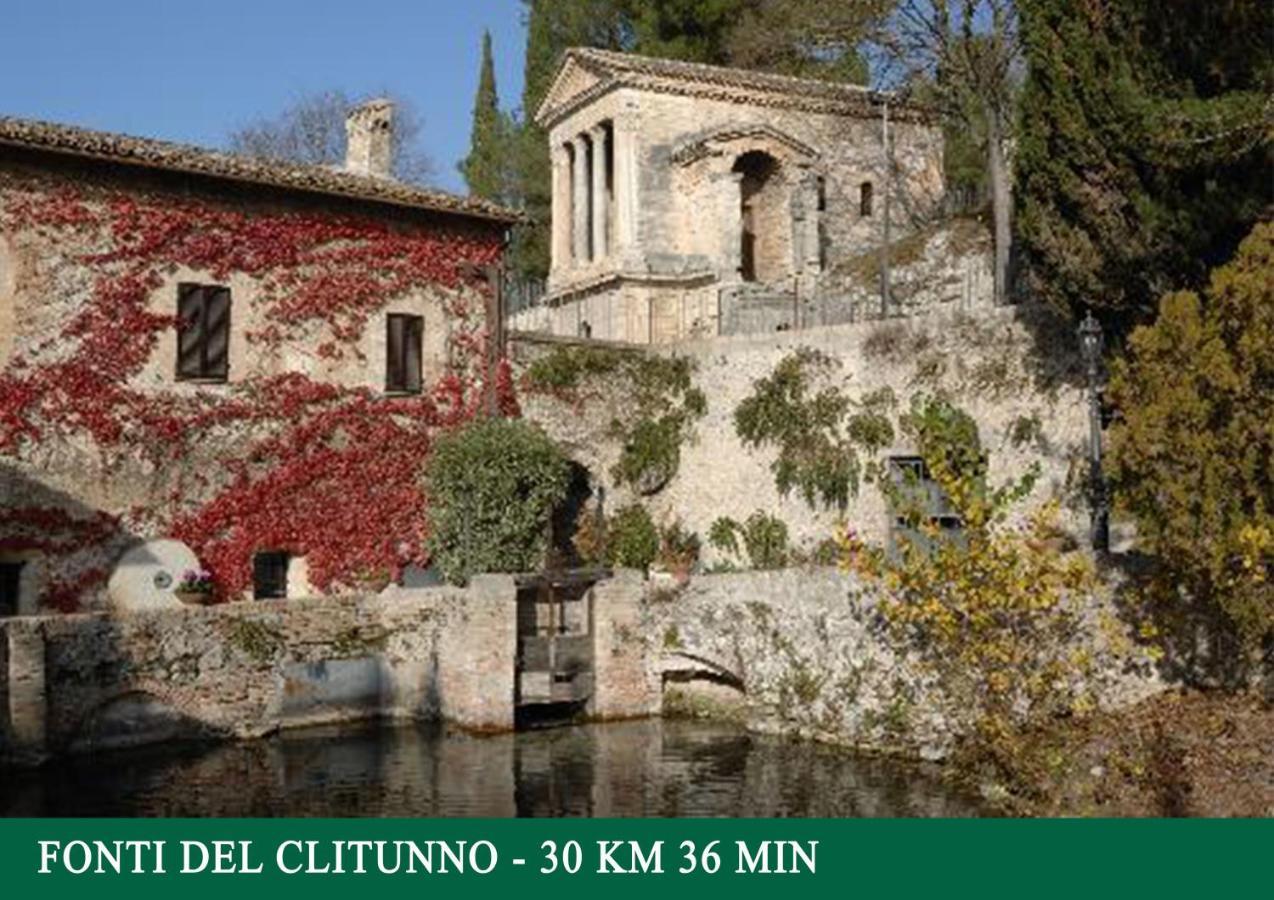 Agriturismo Sant'Angelo Holiday Farm Gualdo Cattaneo Bagian luar foto