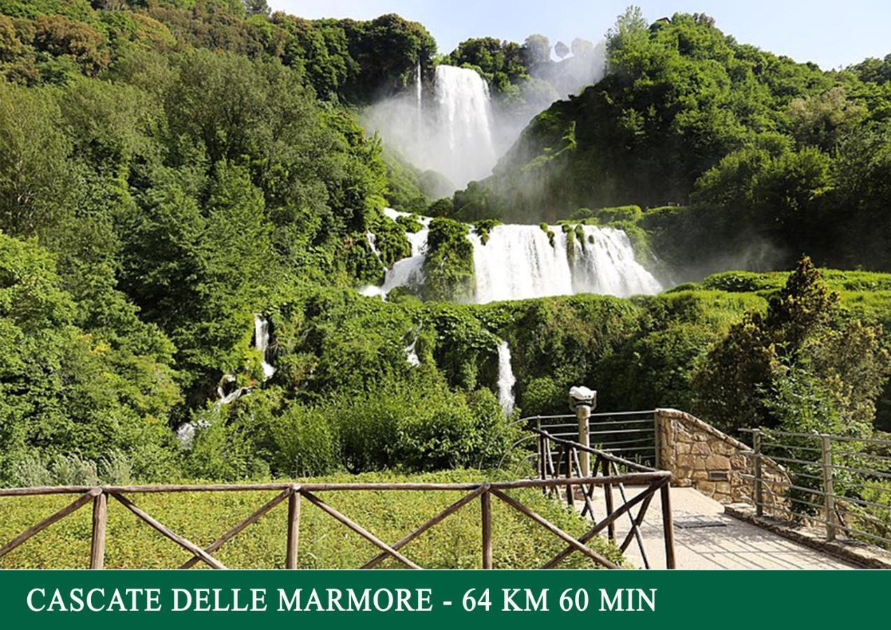 Agriturismo Sant'Angelo Holiday Farm Gualdo Cattaneo Bagian luar foto