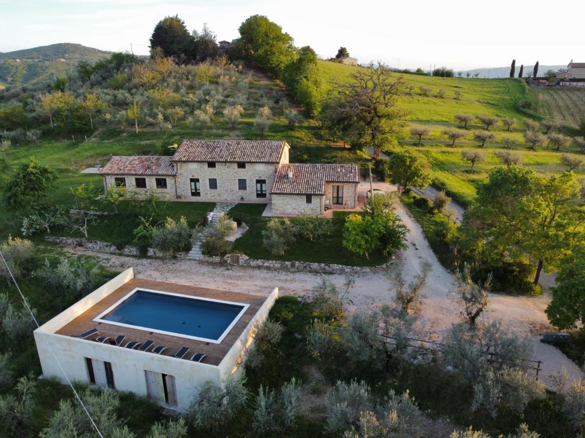 Agriturismo Sant'Angelo Holiday Farm Gualdo Cattaneo Bagian luar foto
