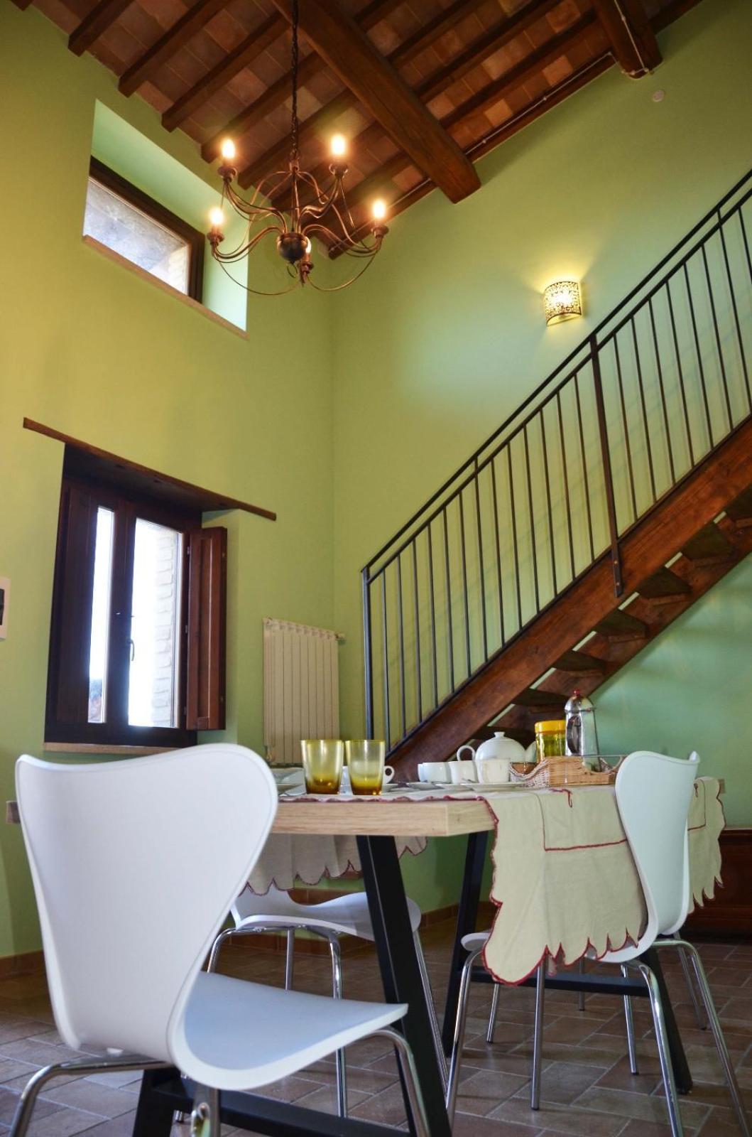 Agriturismo Sant'Angelo Holiday Farm Gualdo Cattaneo Bagian luar foto