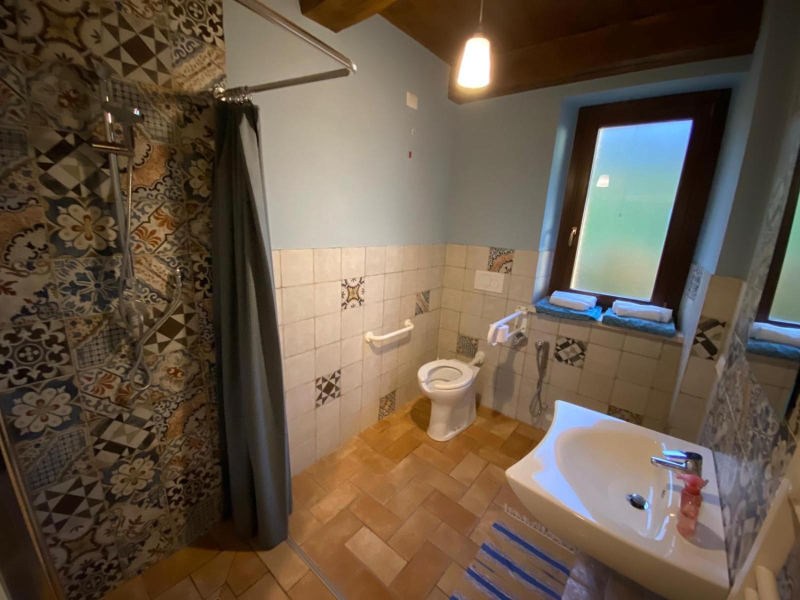 Agriturismo Sant'Angelo Holiday Farm Gualdo Cattaneo Bagian luar foto