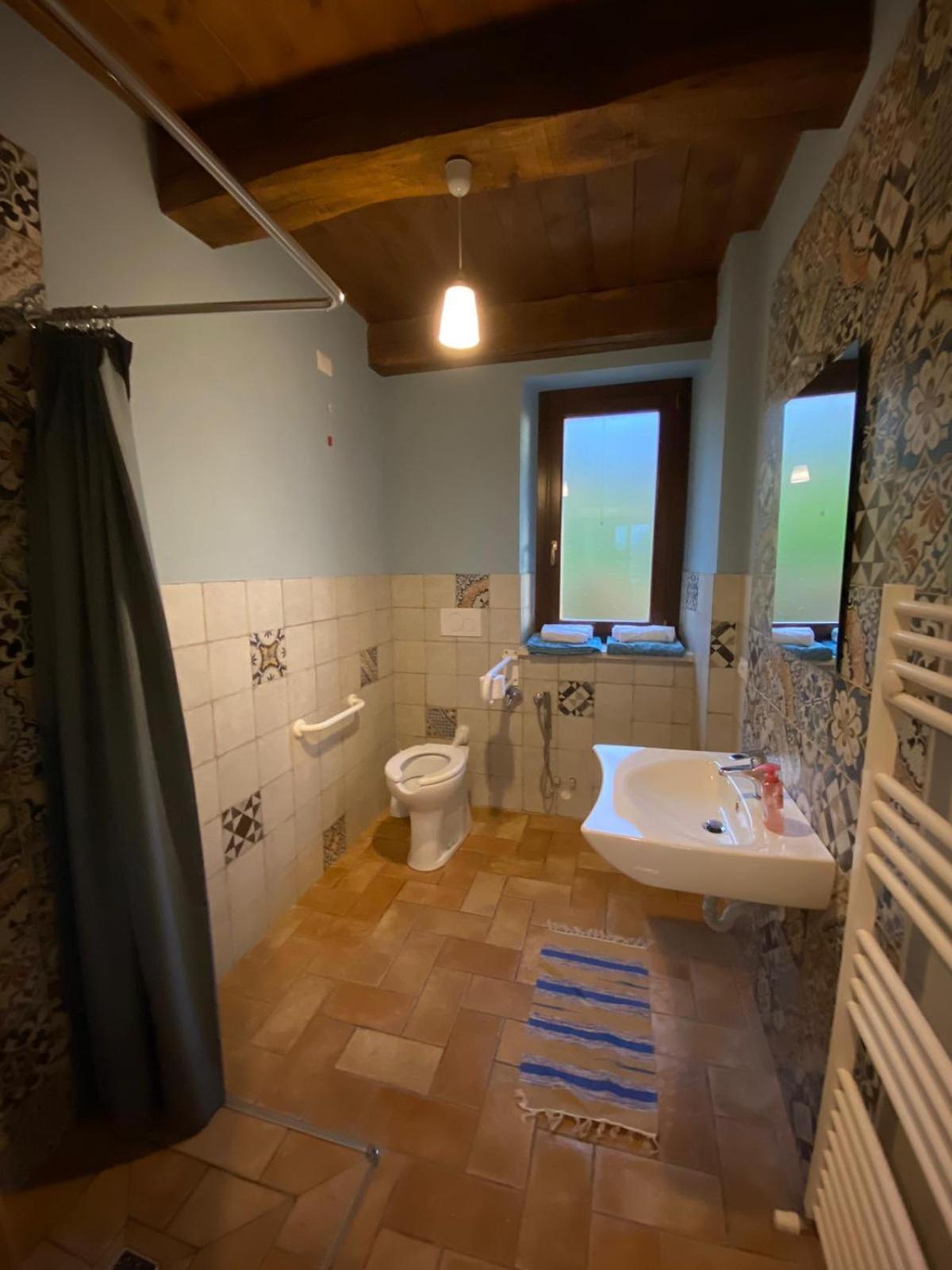 Agriturismo Sant'Angelo Holiday Farm Gualdo Cattaneo Bagian luar foto