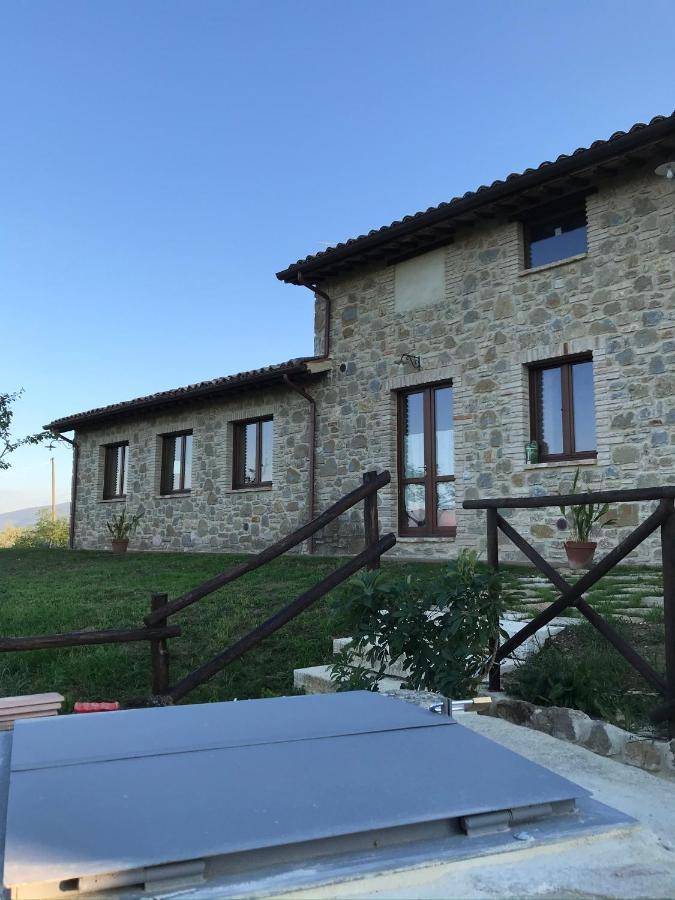 Agriturismo Sant'Angelo Holiday Farm Gualdo Cattaneo Bagian luar foto